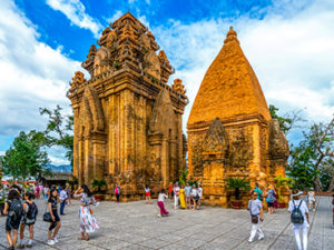Du lịch mùa Thu - Tour Nha Trang - Tháp Bà Ponagar - Chùa Long Sơn - Vinwonders từ Sài Gòn